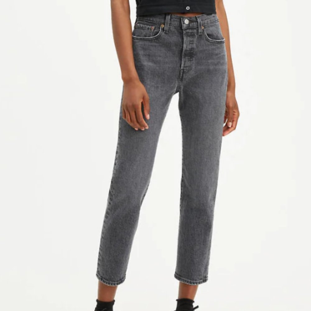 Levis Wedgie Straight Jean Size 26